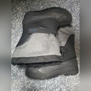 Columbia size 7 black waterproof snow boots